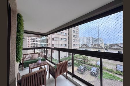 Apartamento à venda com 118m², 4 quartos e 2 vagasVaranda