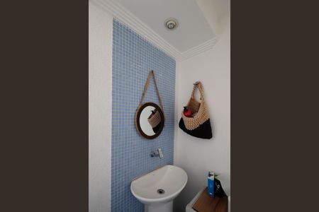 Lavabo de casa de condomínio para alugar com 3 quartos, 110m² em Vila Santos, São Paulo