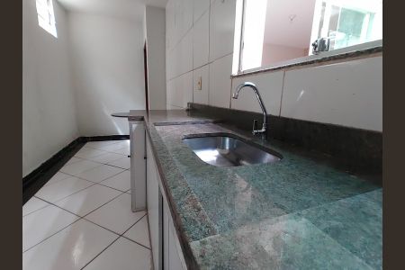 Cozinha de casa para alugar com 3 quartos, 120m² em Jardim das Palmeiras, Uberlândia