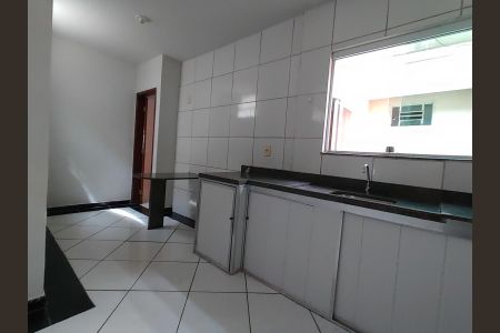 Cozinha de casa para alugar com 3 quartos, 120m² em Jardim das Palmeiras, Uberlândia