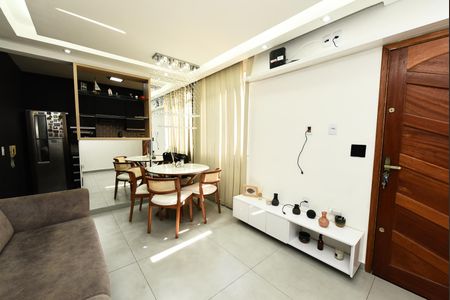 Sala de apartamento para alugar com 2 quartos, 47m² em Jardim Riacho das Pedras, Contagem