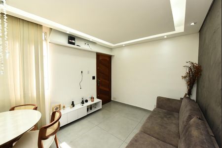 Sala de apartamento para alugar com 2 quartos, 47m² em Jardim Riacho das Pedras, Contagem