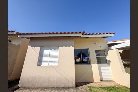 Casa de condomínio para alugar com 50m², 2 quartos e 2 vagas Casa de condomínio para alugar com 50m², 2 quartos e 2 vagasFachada