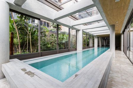Apartamento à venda com 204m², 3 quartos e 3 vagas Apartamento à venda com 204m², 3 quartos e 3 vagasÁrea comum - Piscina
