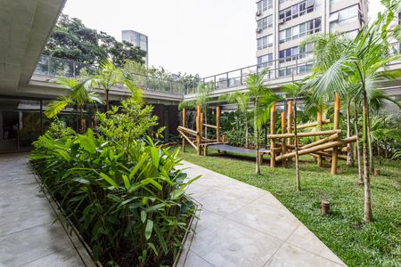 Apartamento à venda com 204m², 3 quartos e 3 vagas Apartamento à venda com 204m², 3 quartos e 3 vagasÁrea comum - Playground