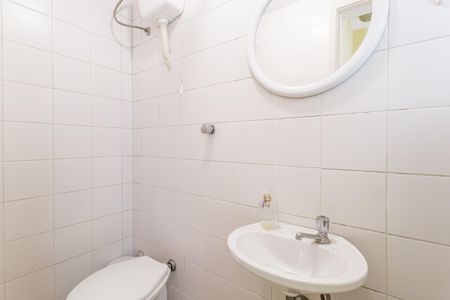 Casa de condomínio para alugar com 250m², 3 quartos e 2 vagasBanheiro de serviço