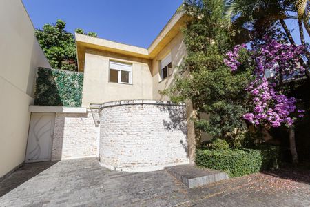 Casa de condomínio para alugar com 250m², 3 quartos e 2 vagasFachada