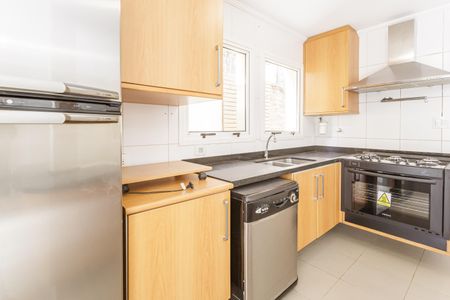 Casa de condomínio para alugar com 250m², 3 quartos e 2 vagasCozinha