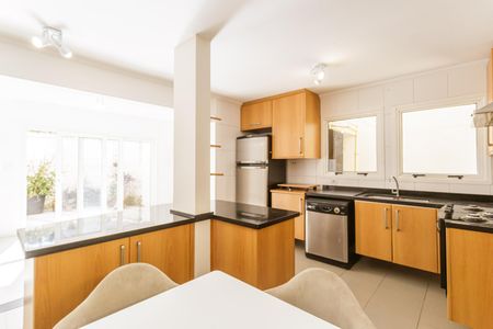 Casa de condomínio para alugar com 250m², 3 quartos e 2 vagasCozinha