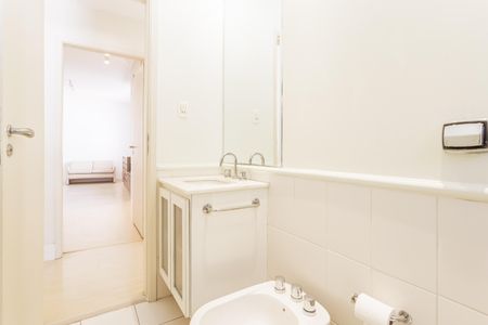 Casa de condomínio para alugar com 250m², 3 quartos e 2 vagasBanheiro Social