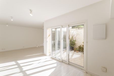 Casa de condomínio para alugar com 250m², 3 quartos e 2 vagasSala