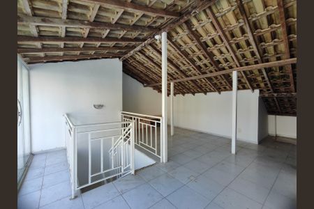 Casa de condomínio para alugar com 150m², 4 quartos e 2 vagasSótão