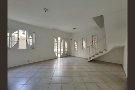 Sala de casa de condomínio à venda com 4 quartos, 150m² em Recreio dos Bandeirantes, Rio de Janeiro