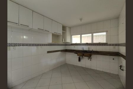 Casa de condomínio para alugar com 150m², 4 quartos e 2 vagasCozinha