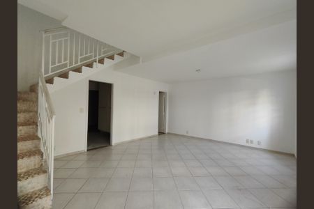 Sala de casa de condomínio à venda com 4 quartos, 150m² em Recreio dos Bandeirantes, Rio de Janeiro