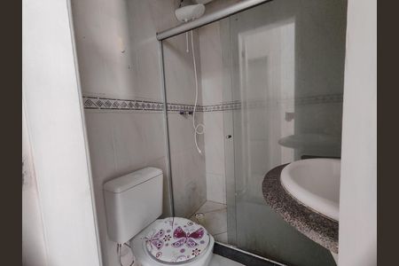 Casa de condomínio para alugar com 150m², 4 quartos e 2 vagasBanheiro social