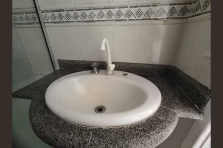 Casa de condomínio para alugar com 150m², 4 quartos e 2 vagasBanheiro social
