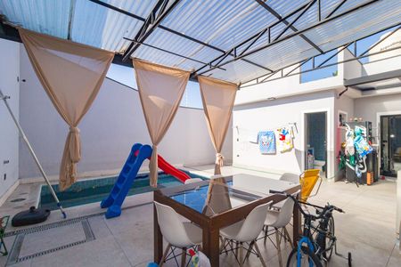 Casa à venda com 151m², 3 quartos e 3 vagas Casa à venda com 151m², 3 quartos e 3 vagasEspaço Gourmet
