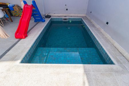 Casa à venda com 151m², 3 quartos e 3 vagas Casa à venda com 151m², 3 quartos e 3 vagasDetalhe - Espaço Gourmet