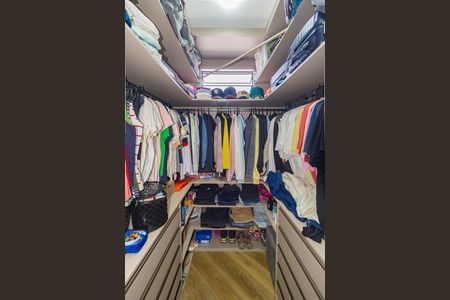 Casa à venda com 151m², 3 quartos e 3 vagas Casa à venda com 151m², 3 quartos e 3 vagasCloset - Suíte 2