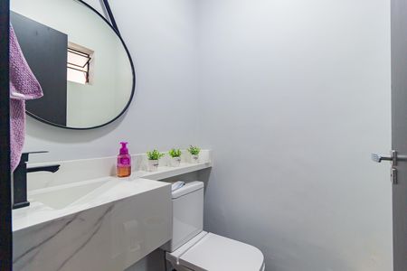 Casa à venda com 151m², 3 quartos e 3 vagas Casa à venda com 151m², 3 quartos e 3 vagasLavabo
