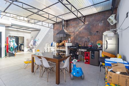 Casa à venda com 151m², 3 quartos e 3 vagas Casa à venda com 151m², 3 quartos e 3 vagasEspaço Gourmet