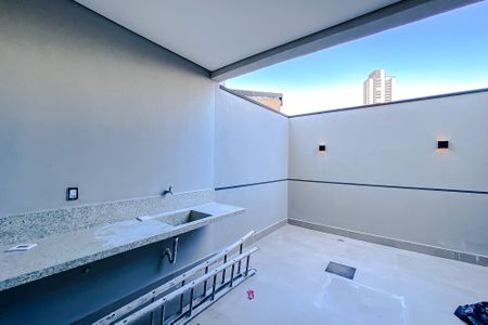 Casa à venda com 200m², 3 quartos e 3 vagasÁrea externa