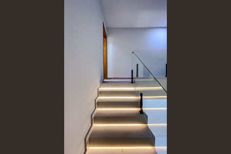Casa à venda com 200m², 3 quartos e 3 vagasEscada
