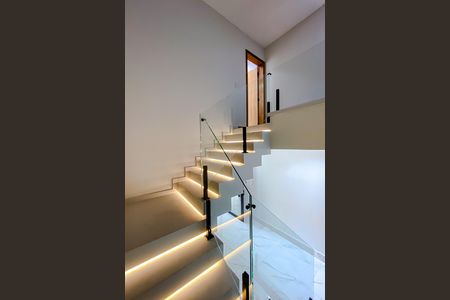 Casa à venda com 200m², 3 quartos e 3 vagasEscada