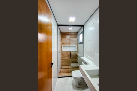 Casa à venda com 200m², 3 quartos e 3 vagasBanheiro da Suíte 2
