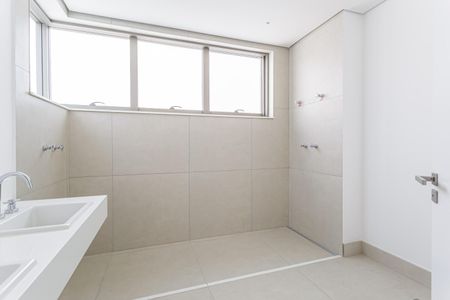 Apartamento à venda com 231m², 3 quartos e 4 vagas Apartamento à venda com 231m², 3 quartos e 4 vagasBanheiro da Suíte 3
