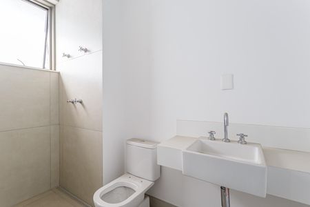Apartamento à venda com 231m², 3 quartos e 4 vagas Apartamento à venda com 231m², 3 quartos e 4 vagasBanheiro da Suíte 2