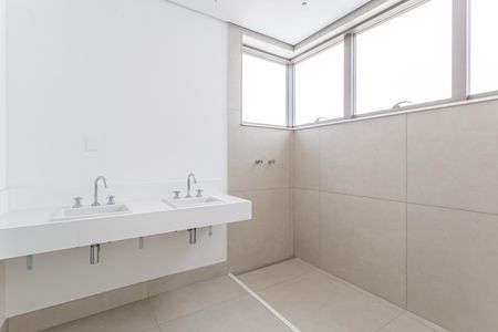 Apartamento à venda com 231m², 3 quartos e 4 vagas Apartamento à venda com 231m², 3 quartos e 4 vagasBanheiro da Suíte 3