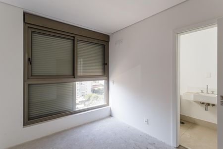 Apartamento à venda com 231m², 3 quartos e 4 vagas Apartamento à venda com 231m², 3 quartos e 4 vagasSuíte 2