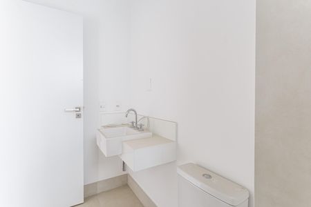 Apartamento à venda com 231m², 3 quartos e 4 vagas Apartamento à venda com 231m², 3 quartos e 4 vagasBanheiro da Suíte 1