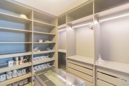 Closet Suíte 1 de apartamento à venda com 3 quartos, 189m² em Jardim Flor da Montanha, Guarulhos