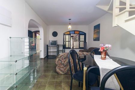 Casa para alugar com 200m², 3 quartos e 2 vagasSala