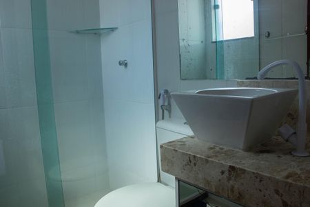 Casa de condomínio para alugar com 85m², 2 quartos e 2 vagasBanheiro da Suíte