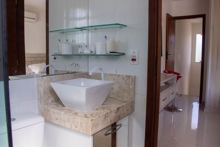 Casa de condomínio para alugar com 85m², 2 quartos e 2 vagasBanheiro da Suíte
