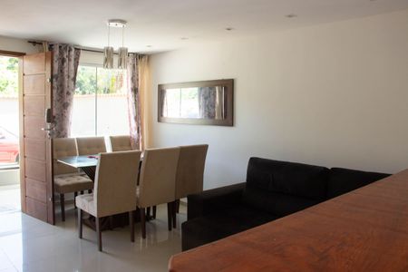 sala de casa de condomínio para alugar com 2 quartos, 85m² em Ogiva, Cabo Frio