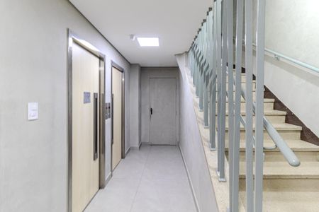 Apartamento à venda com 104m², 2 quartos e 1 vaga Apartamento à venda com 104m², 2 quartos e 1 vagaElevadores