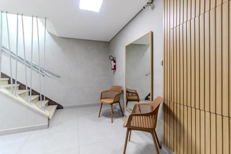 Apartamento à venda com 104m², 2 quartos e 1 vaga Apartamento à venda com 104m², 2 quartos e 1 vagaHall social
