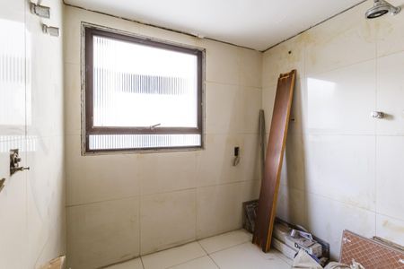 Apartamento à venda com 216m², 4 quartos e 3 vagas Apartamento à venda com 216m², 4 quartos e 3 vagasBanheiro da Suíte 2