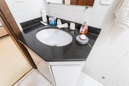 Apartamento à venda com 216m², 4 quartos e 3 vagas Apartamento à venda com 216m², 4 quartos e 3 vagasBanheiro da Suíte 1