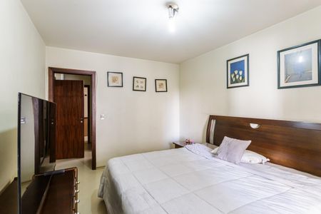 Apartamento à venda com 216m², 4 quartos e 3 vagas Apartamento à venda com 216m², 4 quartos e 3 vagasSuíte 2