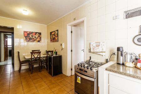 Apartamento à venda com 216m², 4 quartos e 3 vagas Apartamento à venda com 216m², 4 quartos e 3 vagasCozinha