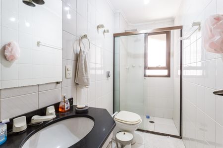 Apartamento à venda com 216m², 4 quartos e 3 vagas Apartamento à venda com 216m², 4 quartos e 3 vagasBanheiro da Suíte 1