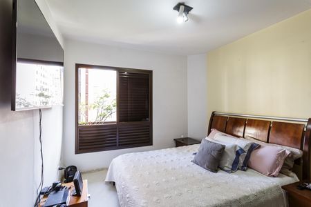 Apartamento à venda com 216m², 4 quartos e 3 vagas Apartamento à venda com 216m², 4 quartos e 3 vagasQuarto 2
