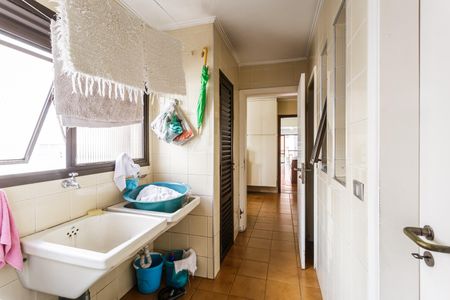 Apartamento à venda com 216m², 4 quartos e 3 vagas Apartamento à venda com 216m², 4 quartos e 3 vagasÁrea de Serviço