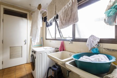 Apartamento à venda com 216m², 4 quartos e 3 vagas Apartamento à venda com 216m², 4 quartos e 3 vagasÁrea de Serviço